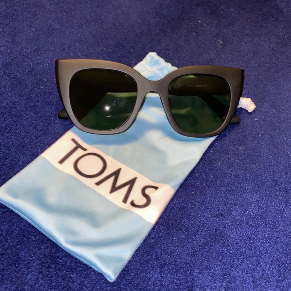 TOMS black sunglasses